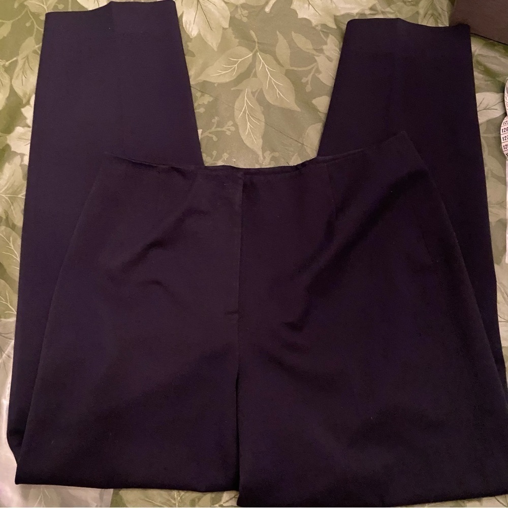 𝅺TALBOTS petites navy dress pants are perfect for the modern female executive.